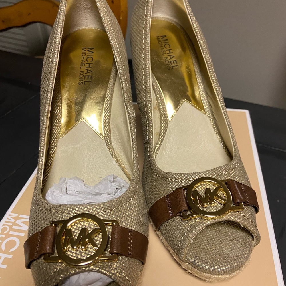 Michael Kors:Brand New size 9